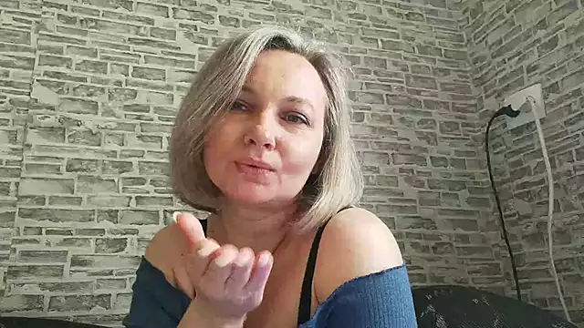 Snapshot of EdithManning chatting on 10, 3, 2025 EdithManning online show from 10, 3, 2025