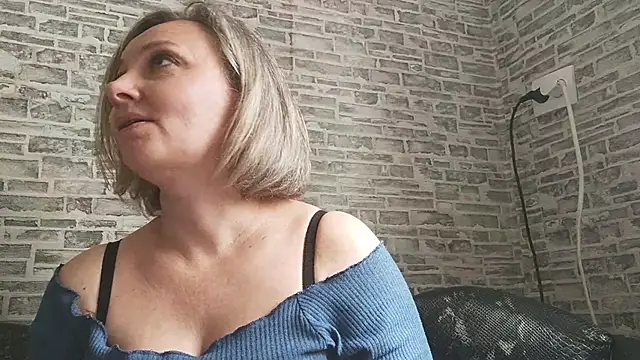 Snapshot of EdithManning chatting on 10, 3, 2025 EdithManning online show from 10, 3, 2025