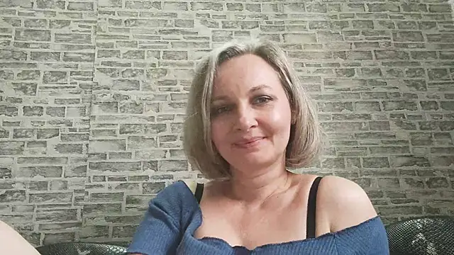 Snapshot of EdithManning chatting on 10, 3, 2025 EdithManning online show from 10, 3, 2025