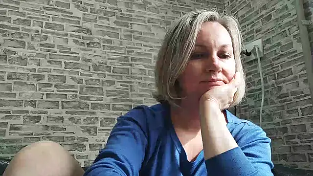 Snapshot of EdithManning chatting on 11, 3, 2025 EdithManning online show from 11, 3, 2025