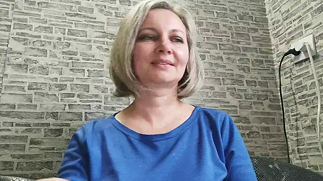 Snapshot of EdithManning chatting on 11, 3, 2025 EdithManning online show from 11, 3, 2025