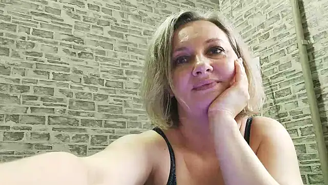 Snapshot of EdithManning chatting on 17, 3, 2025 EdithManning online show from 17, 3, 2025