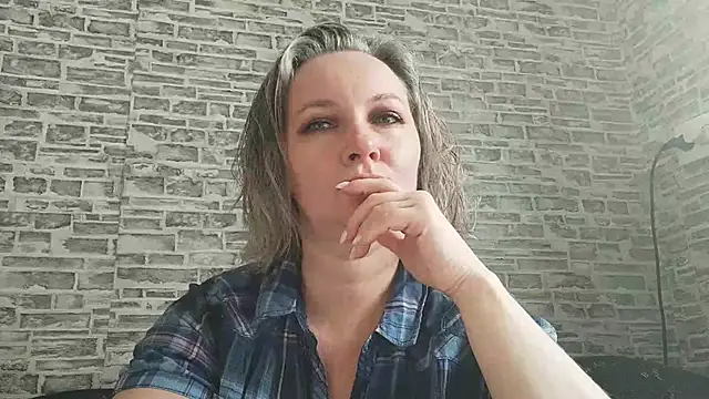 Snapshot of EdithManning chatting on 19, 3, 2025 EdithManning online show from 19, 3, 2025