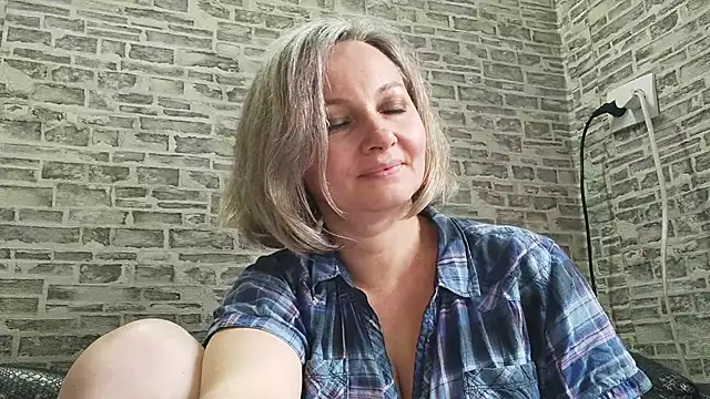 Snapshot of EdithManning chatting on 21, 3, 2025 EdithManning online show from 21, 3, 2025