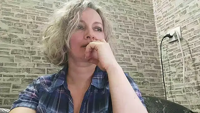 Snapshot of EdithManning chatting on 22, 3, 2025 EdithManning online show from 22, 3, 2025