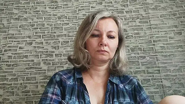 Snapshot of EdithManning chatting on 11, 9, 2025 EdithManning online show from 11, 9, 2025