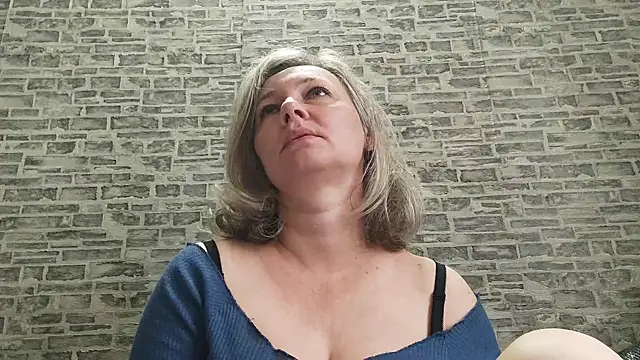 Snapshot of EdithManning chatting on 19, 9, 2025 EdithManning online show from 19, 9, 2025