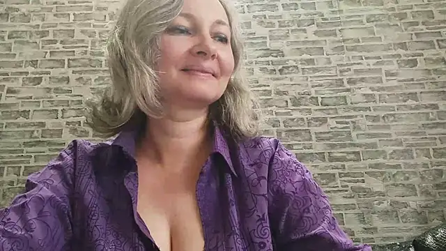 Snapshot of EdithManning chatting on 9, 10, 2025 EdithManning online show from 9, 10, 2025