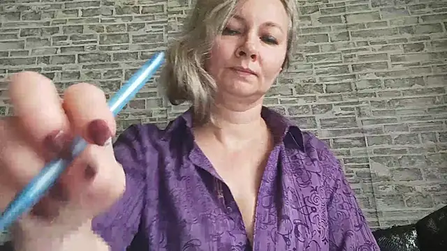 Snapshot of EdithManning chatting on 28, 10, 2025 EdithManning online show from 28, 10, 2025