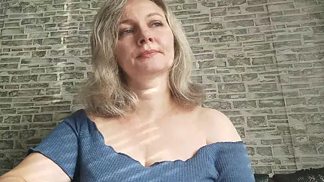 Snapshot of EdithManning chatting on 21, 11, 2025 EdithManning online show from 21, 11, 2025