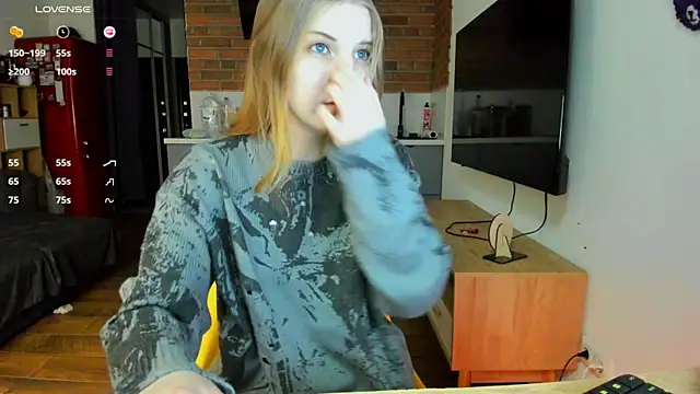 Snapshot of princessaalicc chatting on 6, 2, 2025 princessaalicc online show from 6, 2, 2025