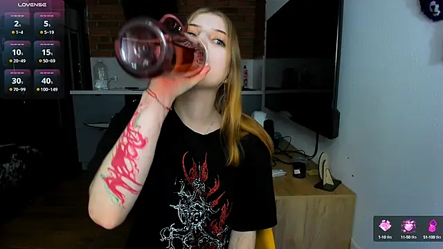 Snapshot of princessaalicc chatting on 28, 2, 2025 princessaalicc online show from 28, 2, 2025