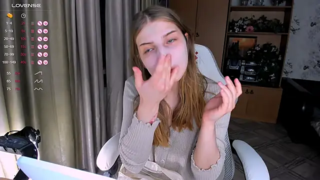 Snapshot of princessaalicc chatting on 29, 9, 2025 princessaalicc online show from 29, 9, 2025