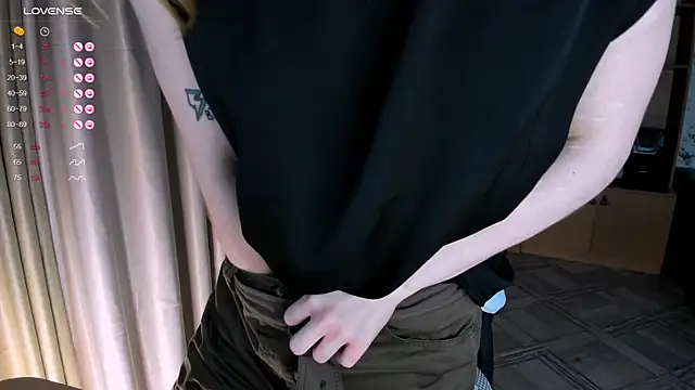 Snapshot of princessaalicc chatting on 13, 10, 2025 princessaalicc online show from 13, 10, 2025