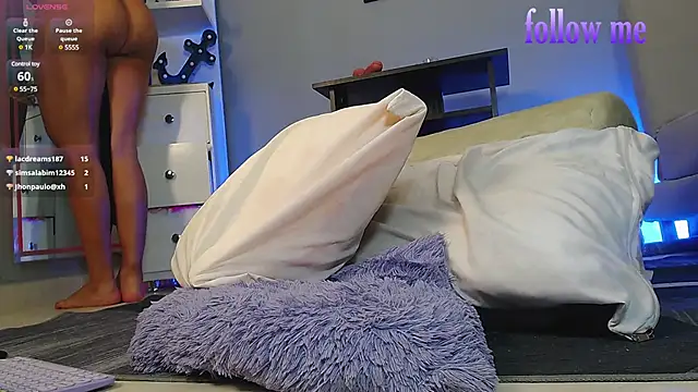 Snapshot of zoey-fox chatting on 8, 3, 2025 zoey-fox online show from 8, 3, 2025