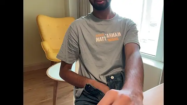 Snapshot of meatycronn chatting on 28, 10, 2025 meatycronn online show from 28, 10, 2025