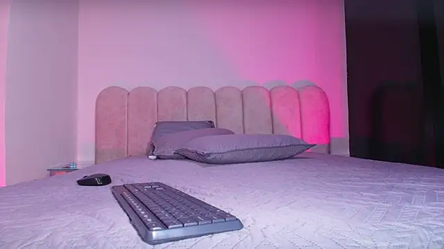 Snapshot of mia_stanfort chatting on 28, 11, 2025 mia stanfort online show from 28, 11, 2025