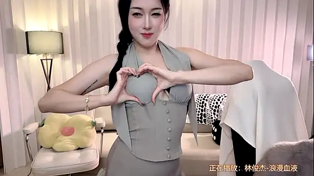 Snapshot of K-moumou chatting on 10, 10, 2025 K-moumou online show from 10, 10, 2025