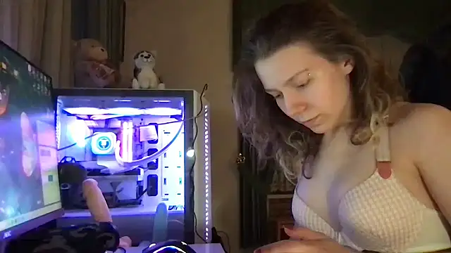 Snapshot of Femme_Fantasies chatting on 10, 12, 2024 Femme Fantasies online show from 10, 12, 2024