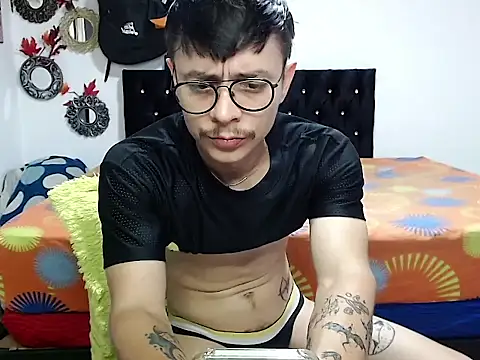 Snapshot of PaleVibes chatting on 4, 4, 2026 PaleVibes online show from 4, 4, 2026