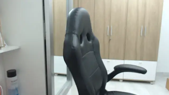 Snapshot of RoxanaLove9 chatting on 22, 3, 2025 RoxanaLove9 online show from 22, 3, 2025