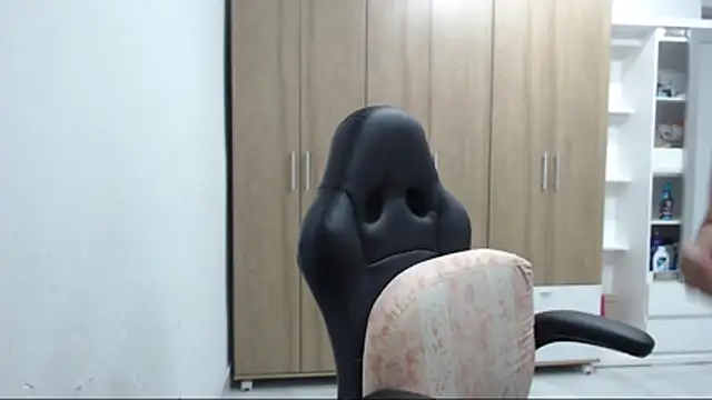 Snapshot of RoxanaLove9 chatting on 16, 11, 2025 RoxanaLove9 online show from 16, 11, 2025