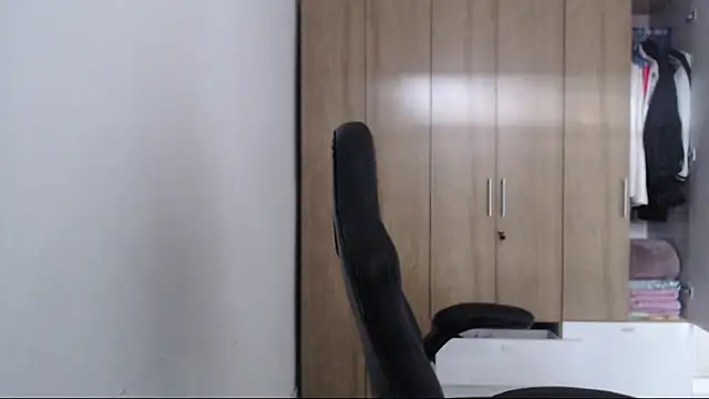 RoxanaLove9 online show from 15, 12, 2025