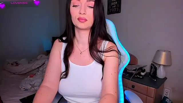 Snapshot of AdellaLoveX chatting on 20, 11, 2025 AdellaLoveX online show from 20, 11, 2025