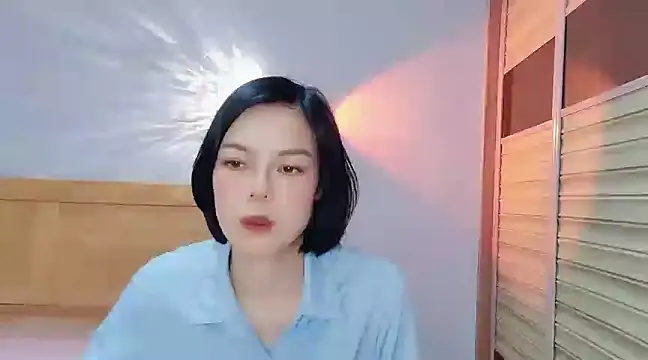 Snapshot of Linda-LL chatting on 4, 1, 2025 Linda-LL online show from 4, 1, 2025