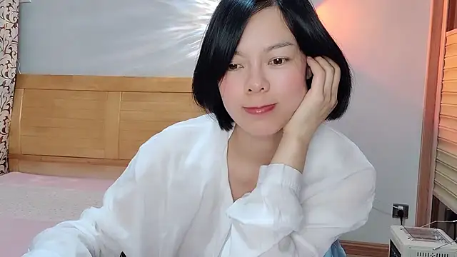 Snapshot of Linda-LL chatting on 7, 1, 2025 Linda-LL online show from 7, 1, 2025