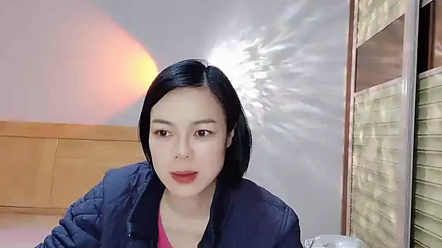 Snapshot of Linda-LL chatting on 10, 1, 2025 Linda-LL online show from 10, 1, 2025