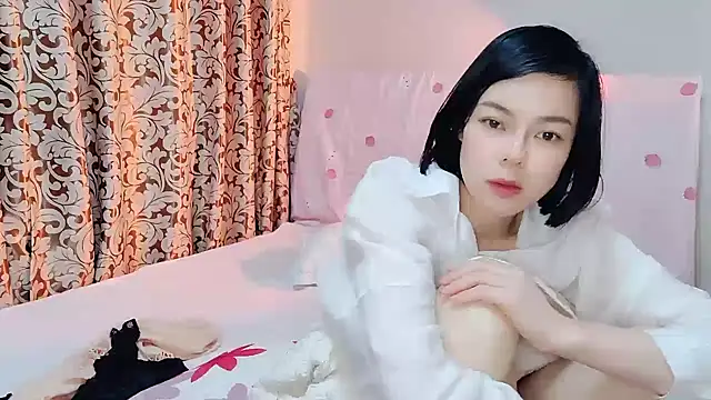 Snapshot of Linda-LL chatting on 7, 3, 2025 Linda-LL online show from 7, 3, 2025