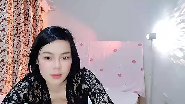 Snapshot of Linda-LL chatting on 8, 3, 2025 Linda-LL online show from 8, 3, 2025