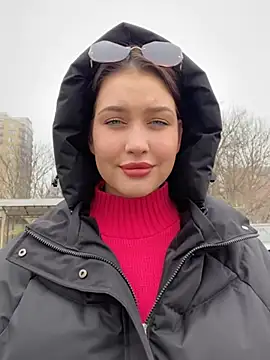 KikiWatson online show from 1, 2, 2025