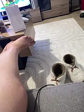 Snapshot of guenmahe chatting on 17, 12, 2025 guenmahe online show from 17, 12, 2025