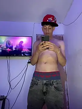 Snapshot of LatinBoysxxx chatting on 12, 3, 2025 LatinBoysxxx online show from 12, 3, 2025