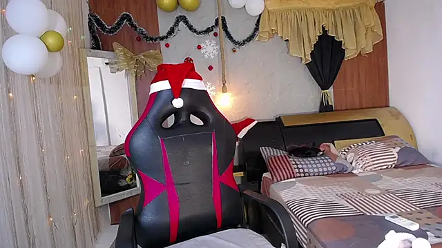 Snapshot of hera_divine chatting on 4, 12, 2025 hera divine online show from 4, 12, 2025