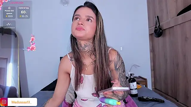 medussa13  online show from 9, 3, 2026