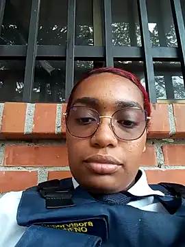 Snapshot of Cinnamon-Skin chatting on 5, 1, 2025 Cinnamon-Skin online show from 5, 1, 2025