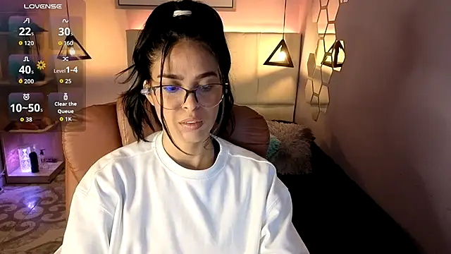 Snapshot of AlessiaVal_ chatting on 2, 10, 2025 AlessiaVal online show from 2, 10, 2025