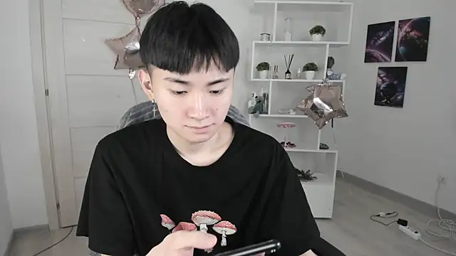 Miram Yu online show from 8, 2, 2025