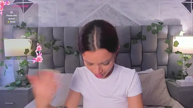 HannaRhodes online show from 30, 1, 2025