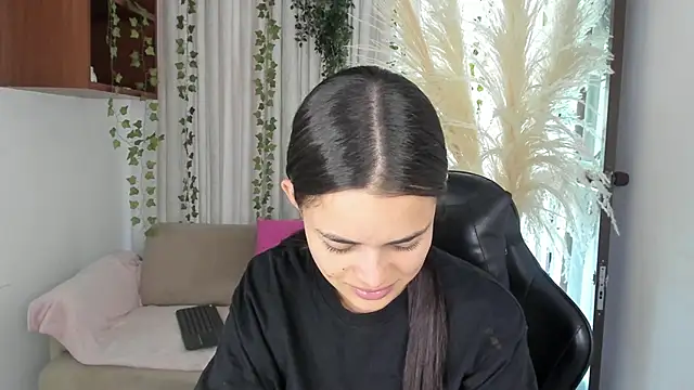 HannaRhodes online show from 1, 4, 2026