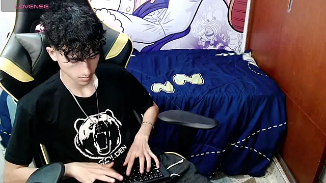 Snapshot of johnny_cagee chatting on 13, 12, 2024 johnny cagee online show from 13, 12, 2024