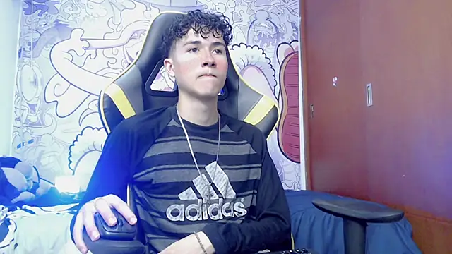 Snapshot of johnny_cagee chatting on 14, 12, 2024 johnny cagee online show from 14, 12, 2024