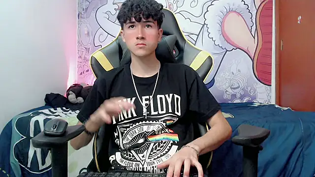 Snapshot of johnny_cagee chatting on 18, 12, 2024 johnny cagee online show from 18, 12, 2024