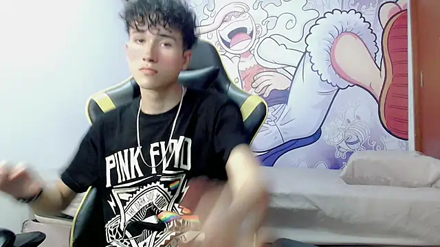 Snapshot of johnny_cagee chatting on 5, 1, 2025 johnny cagee online show from 5, 1, 2025