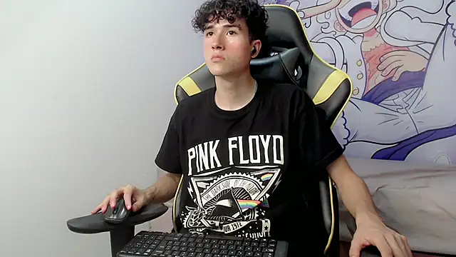 Snapshot of johnny_cagee chatting on 11, 1, 2025 johnny cagee online show from 11, 1, 2025