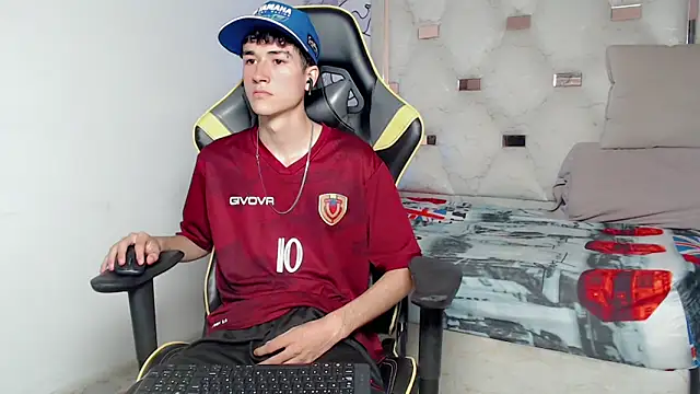 Snapshot of johnny_cagee chatting on 10, 9, 2025 johnny cagee online show from 10, 9, 2025