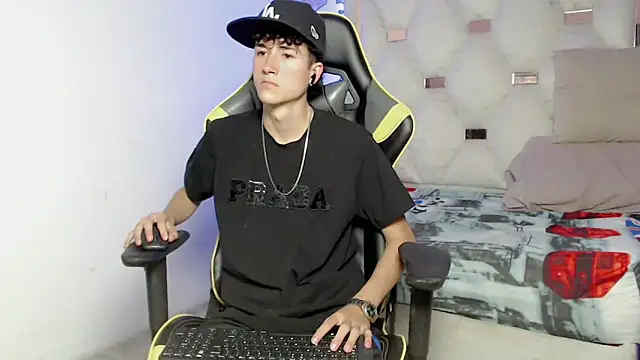 Snapshot of johnny_cagee chatting on 12, 9, 2025 johnny cagee online show from 12, 9, 2025